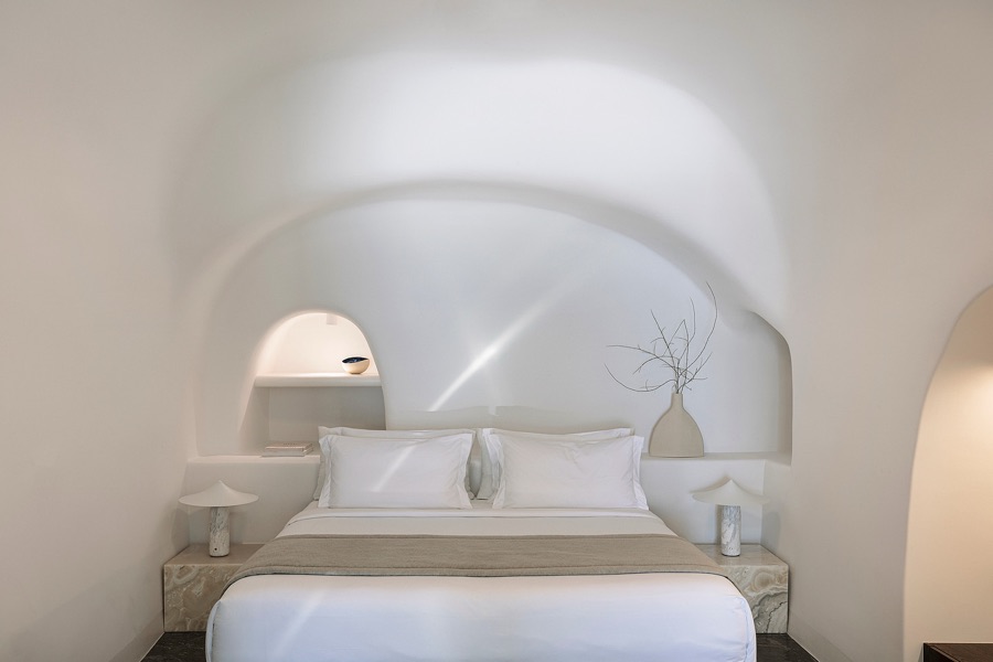 Canaves Oia — Cave suites